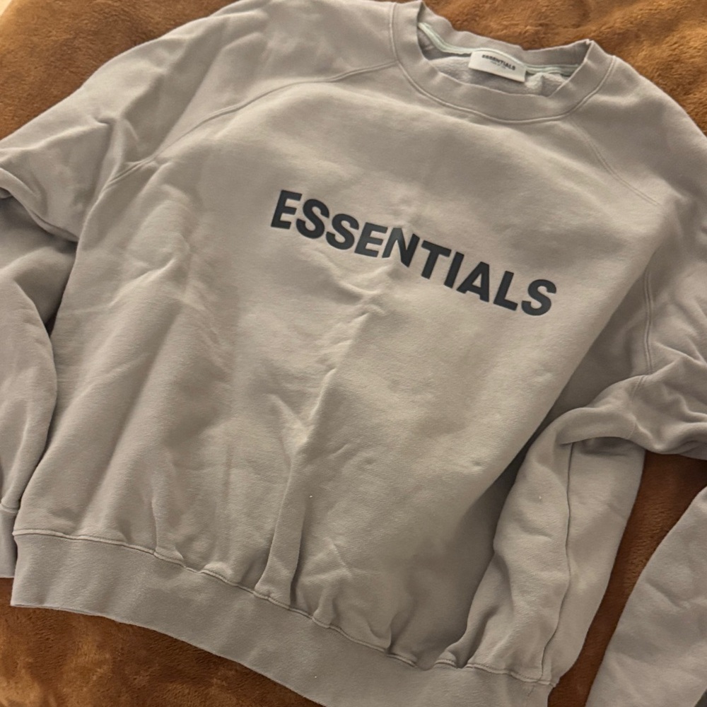 ESSENTIALS CREWNECK